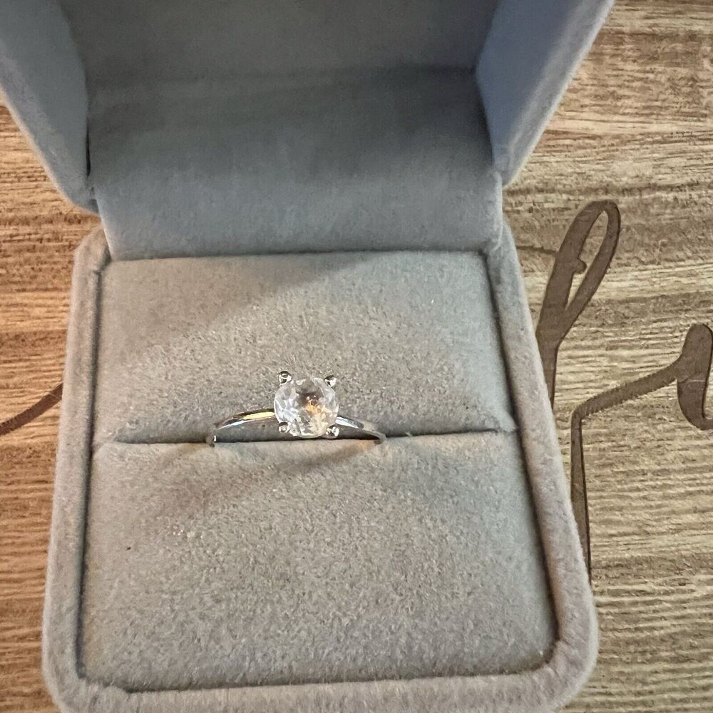 925 Sterling Silver Round Cut White Topaz 6mm Solitaire Ring Size 8 1.1 grams